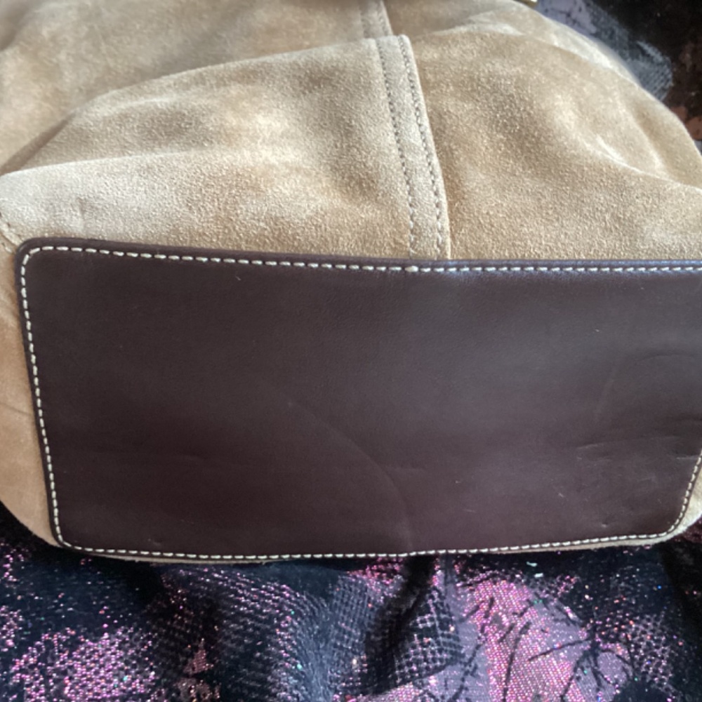 Vintage Coach Hampton Tan Suede Leather Handbag - Picture 4 of 11